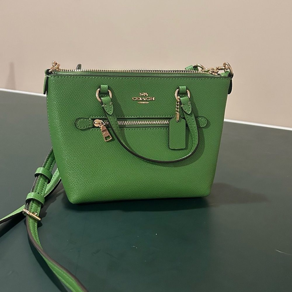 Coach Mini Purse Lime Green | Lightly Used